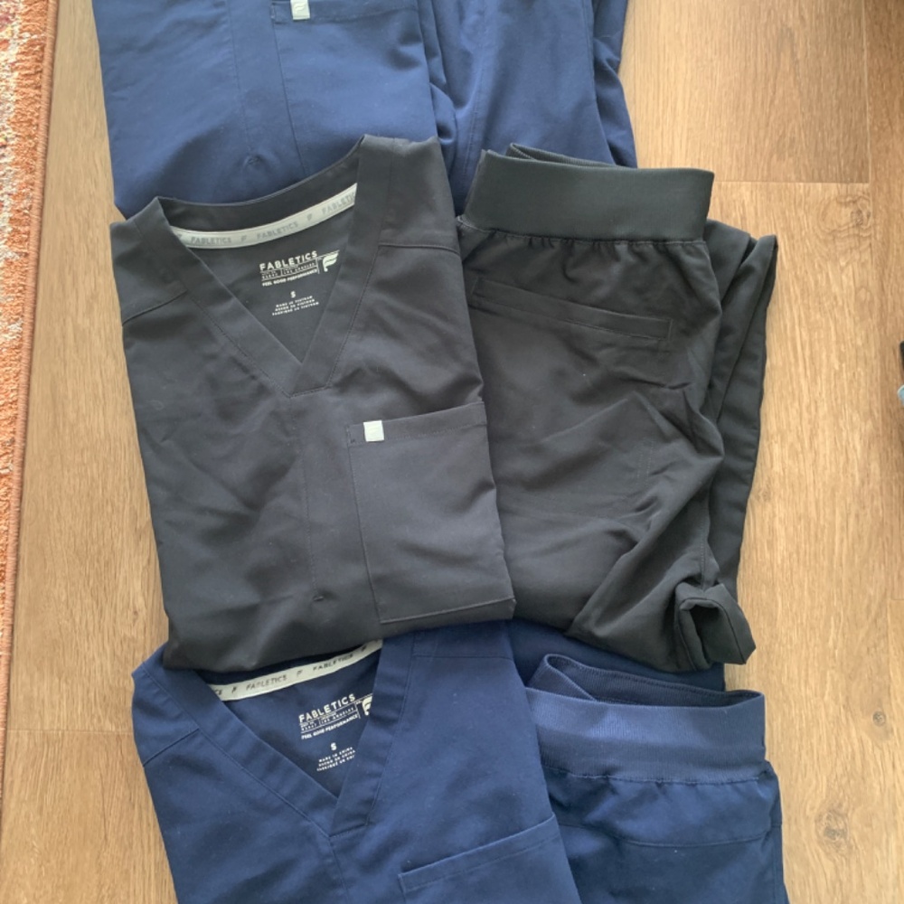3 pairs of Men's Small Fabletics Scrubs - Picture 2 of 2